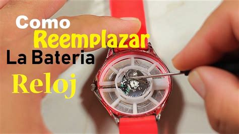 cambiar la bateria de un reloj.